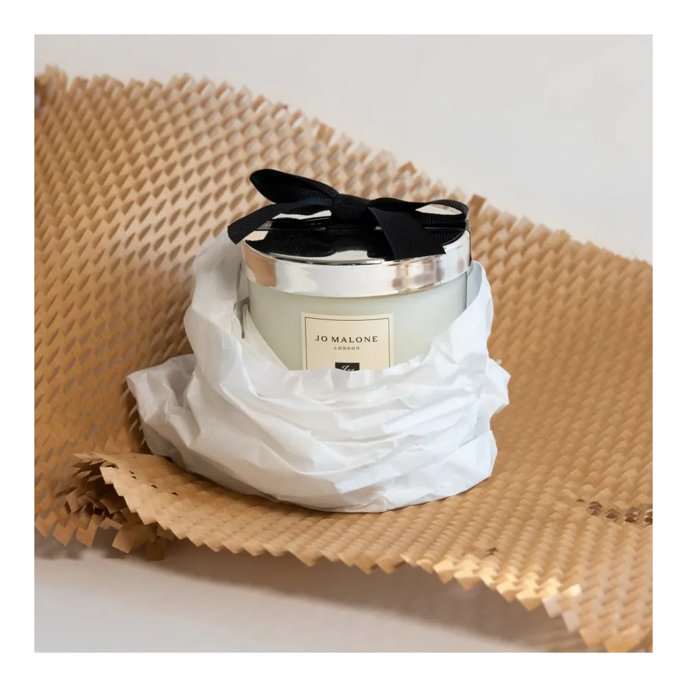 Бумага тишью в рулоне, белая, 840мм*150м, пл.25 г/м2