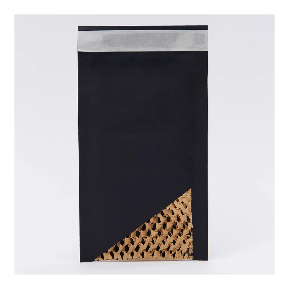 Крафт-конверт с прослойкой из сетчатой бумаги, черный, 120*170+40 мм